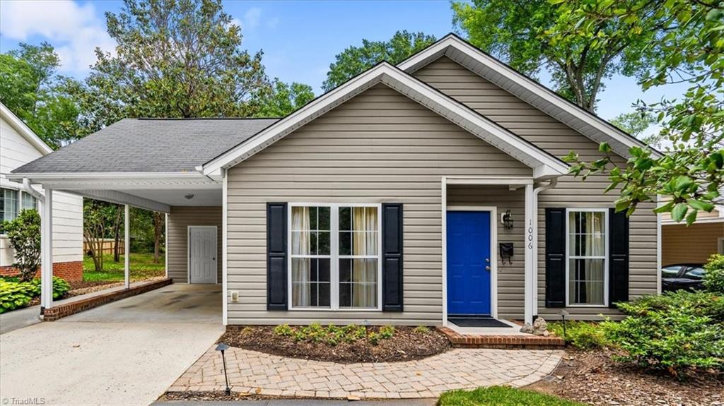 NicoleBRabe's tweet photo. 1006 Cleburne Street, Greensboro, NC, 27408
3 bed | 2 bath 1256 Sq. Ft.
Active | 299000
https://t.co/BIjiHO3Un4
Welcome to 1006 Cleburne St, where location meets modern convenience! Berkshire Hathaway HomeServices Yost &amp; Little Realty https://t.co/vbMJn4mwhs