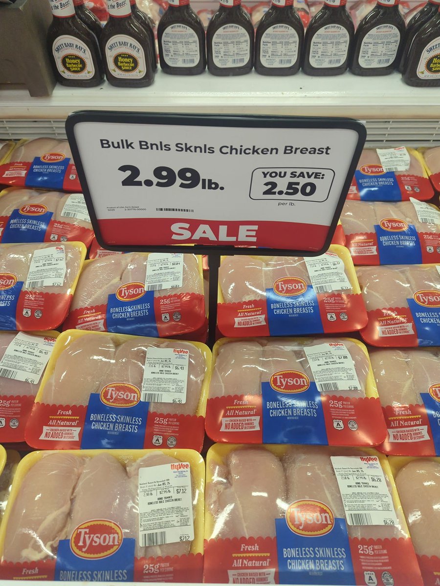 HyVeeGI's tweet photo. Chicken, chicken, chicken🐓🐓🍗🍗.  Don't miss out on this deal at your Grand Island Hy-Vee!! While supplies last. https://t.co/PaYc3YoXCb