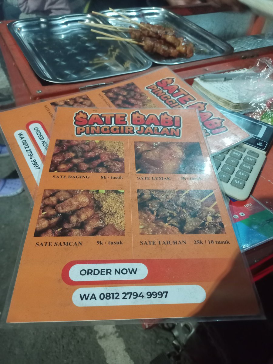 IndraMenus's tweet photo. Sate Babi Pinggir Jalan.
Pindah ke timur Embung Langensari, gmaps: Sate Babi Pinggir Jalan.
Buka mulai jam 19.30 sampe habis. Ini pk gerobak ditaruh atas motor gitu. Ada sate lemak, samcan, daging yg bs beli satuan atau taichan yg paket 10 tusuk.
Sayangnya ga jual lontong/nasi :) https://t.co/p6QxcQL5Bc