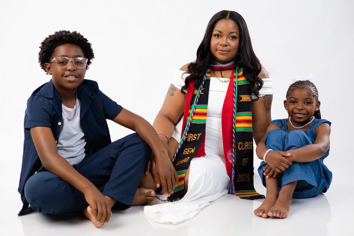 aziaaax3's tweet photo. A girl who became a mom at 16 just earned her Master’s degree 🎓✨

Azia King, M.A. CMHC 🤍

To my babies, thank you for growing with me &amp; motivating me daily. And to my husband, thank you for supporting me through every chapter since 16, even while deployed. I love you guys ♾️ https://t.co/jkH1qafcpc