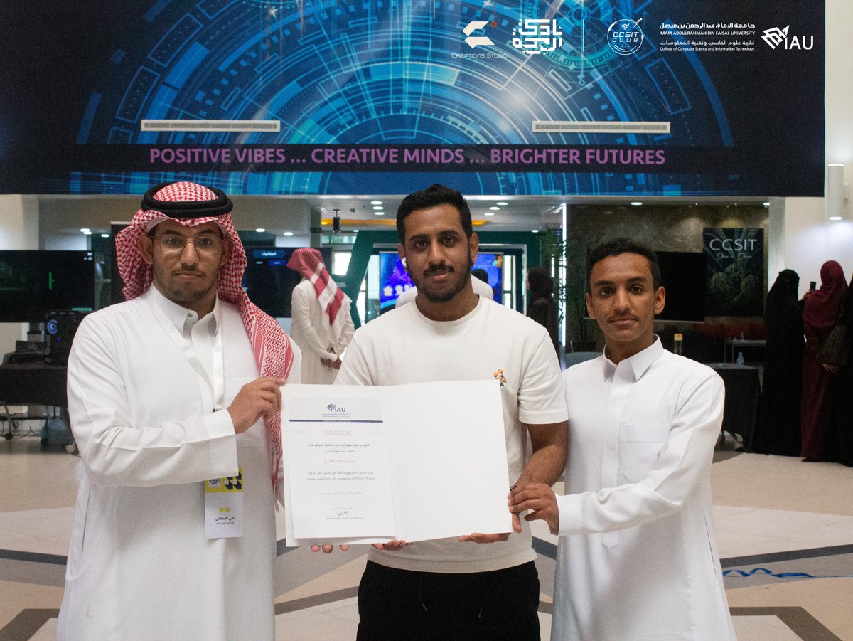 Programming_IAU's tweet photo. الواقع الافتراضي كان حاضراً وبقوة في فعالية عالم الألعاب! 🥽✨
سعدنا بتواجد فريق "Reclaiming Dreams" لاستعراض تجربتهم الفريدة والمبتكرة التي أخذت زوارنا في رحلة استثنائية. 
🔗 https://t.co/YUCnCwJiga https://t.co/MF5wcuB2jZ