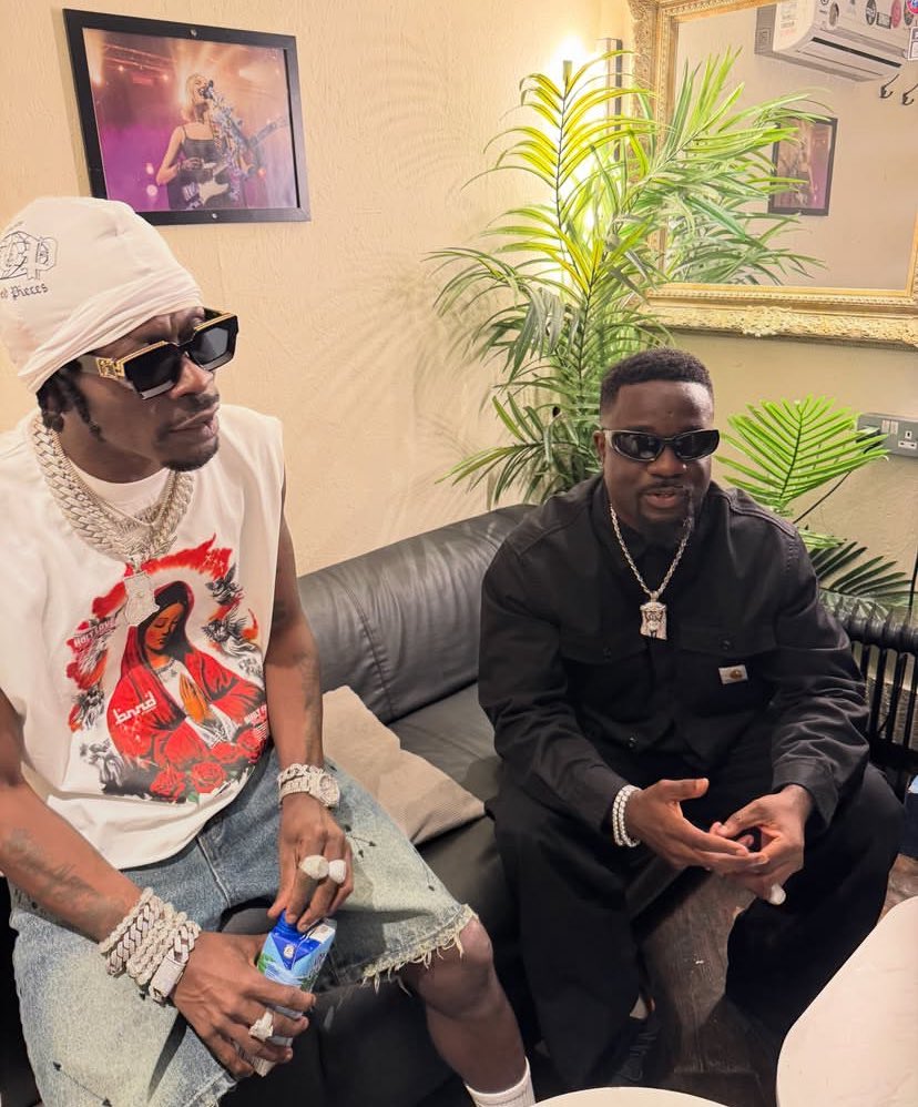 Charts_Ghana's tweet photo. The Kings of Ghana Music 👑 👑 

@shattawalegh x @sarkodie 🔥 

#ChartsGhana🇬🇭 https://t.co/mZoHuoORzk