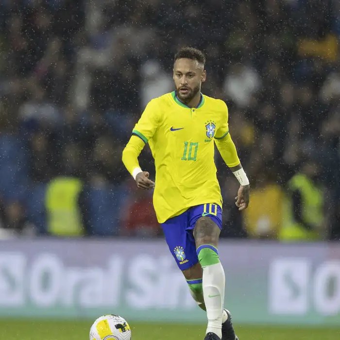 KabutoTrigger's tweet photo. 🚨URGENTE: Carlo Ancelotti cogita mandar Neymar para a Copa do Mundo implantando a bainha mágica Avalon em seu joelho esquerdo

CBF analisa o caso, mas demonstra preocupação com a chance do artefato servir como um catalisador para a guerra do Graal nas quartas de final da Copa https://t.co/v4zJZDbyxz