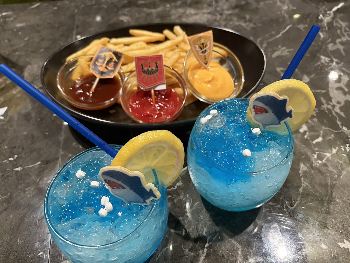 rimuriy1's tweet photo. エオカフェ大阪でその後釣り部オフ会🎣

デカ子が見事買った箱からコマンダーシャーク当てた🙌

初めての（すいとさんの🎫で）ハニトー‼️すげえね、フルパじゃないときついねこれ

ありがとうございました😊 https://t.co/TFCiLshmvC