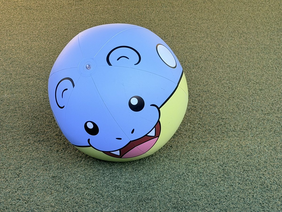 miso_dako's tweet photo. 相棒タマちゃんとGOフェスやってるお台場にお出かけ。
話題のタマザラシ投げもやってきました！
ポケセンUSAで売られてるのは知ってるんだけど、以前タマザラシのスリーブとかデッキケースを個人輸入した時には無かったんよね。
新しいタマザラシのデッキケースもあるしまた輸入チャレンジしようかな。 https://t.co/mos5Soj5Tn