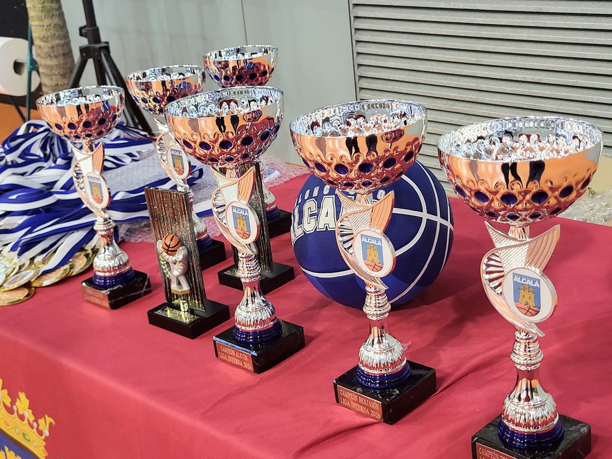 PSOEAlcaladeH's tweet photo. 🏀 DEPORTE | Nuestro concejal @AlbertoBlazquez ha asistido a la clausura de las Escuelas Municipales del Club Baloncesto Alcalá (@cbalcala), celebrada esta mañana en el Pabellón de Espartales. ⛹️‍♂️

¡Enhorabuena a todos los chicos y chicas por la temporada! 🤗 https://t.co/SdlxnbBJS0