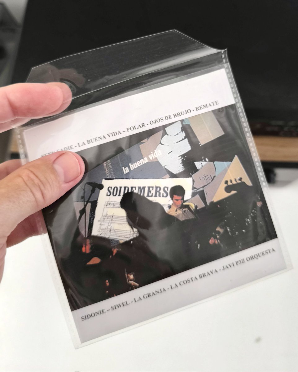 elsotaescala's tweet photo. S'acaba el 🏀, comença la CALOR i aprofitem per ENDREÇAR la casa mentre SONEN cosetes...
Avui, un de tants CDs #Handmade:  #Indie ESTATAL
#SexySadie #NajwaJean #LaBuenaVida #Deneuve #Nosotrash #Polar #TokyoSexDestruction #Siwel #LaGranja #LaCostaBrava etc.
https://t.co/m0Kl6PO6h3 https://t.co/4miBZ7FyMi