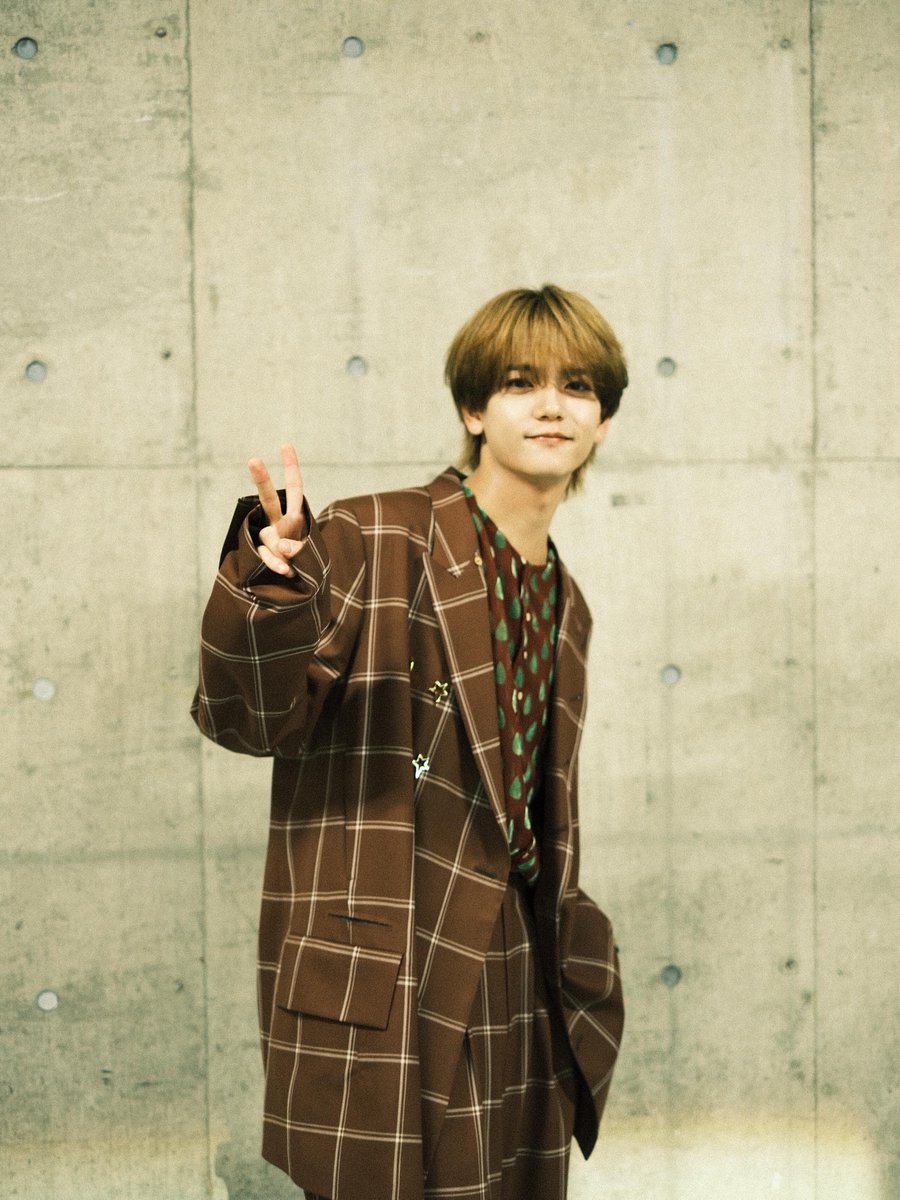 fff_nt9's tweet photo. 日比谷音楽祭、セットアップ衣装の中島さん最高に格好良かったし、出てきた時から歌唱中まで何度も亀田さんやバンドメンバーをキラキラな笑顔で見て本当に楽しそうに歌う音楽愛溢れる中島颯太さんを浴びてこっちまで笑顔になったし、やっぱり幸せそうに歌う中島颯太さんが何よりも大好きだなぁと実感… https://t.co/ltiKu8Pnls