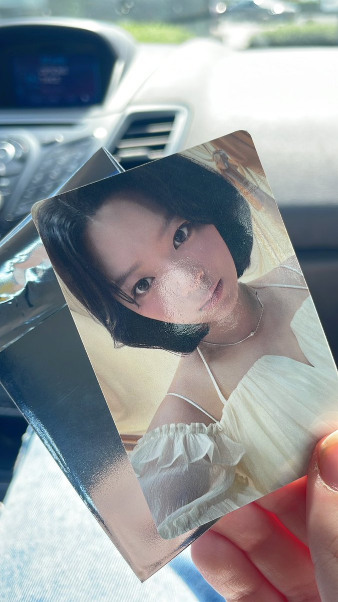 LizzYellows's tweet photo. Pulled Jeongyeon at the Pop-up anyone wanna trade for jihyo,chaeyoung or Dahyun? #twiceamsterdam https://t.co/tIKbu1s4Vq