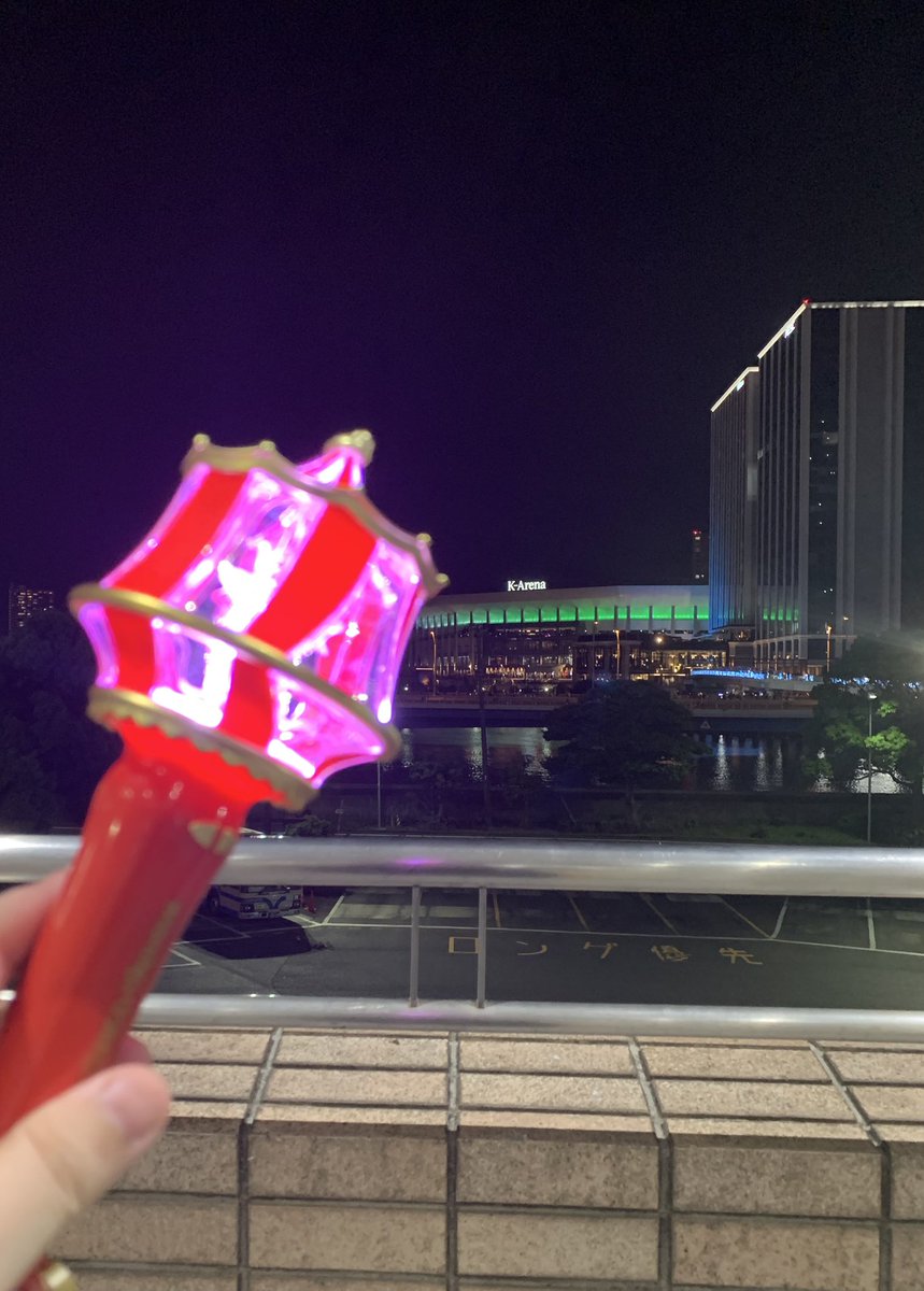 Motion72331022's tweet photo. とても良いライブでした。
帰り際に写真を撮って余韻に浸っていたら銀テープ余ったので入りますか？って声掛けて下さった方がいて自分は運良く拾えていたので遠慮したのですがほっこりしました。

#しぐれうい
#しぐれういライブ2026
#Ｋアリーナ https://t.co/5blOZrhmME
