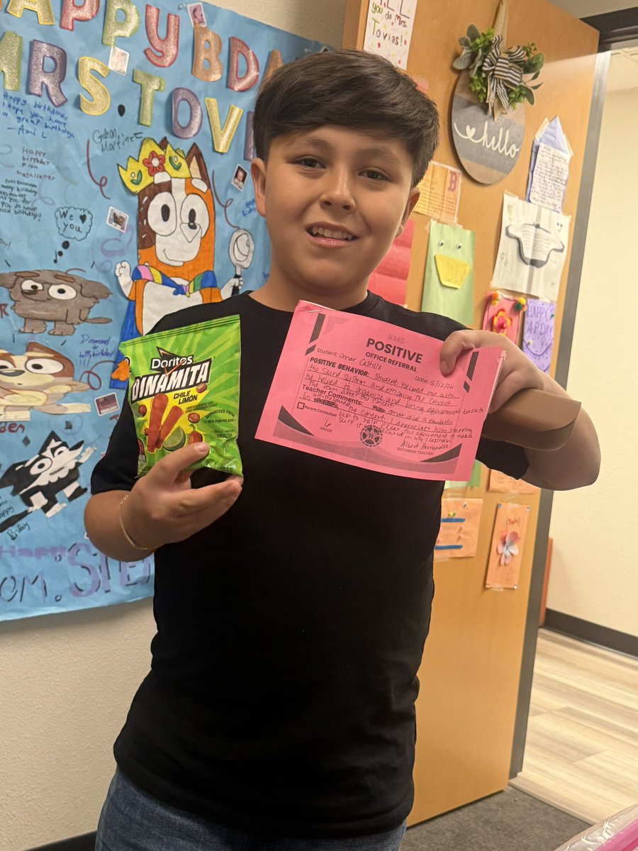 MTovias_RMS's tweet photo. Even at the end of the year we continue to celebrate our amazing Rebels for positive behavior 💙🧡 https://t.co/4lWblJ2xC6