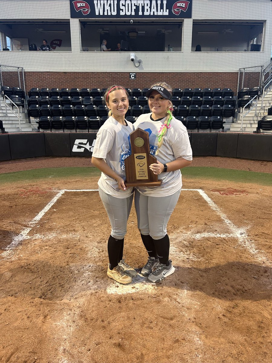 EmmeGoss21's tweet photo. BACK TO LEXINGTON!! So excited to be back in Lexington this Thursday for the first round of state! Love this team so much 💙💙!! @SWSoftball @courtneyn2027 @McLaineHudson1 @kayleeewilson7 @TNStateSoftball @BUKnightsSB @MSUEaglesSB @RacersSoftball @BelmontSoftball https://t.co/LjrthgZnmD