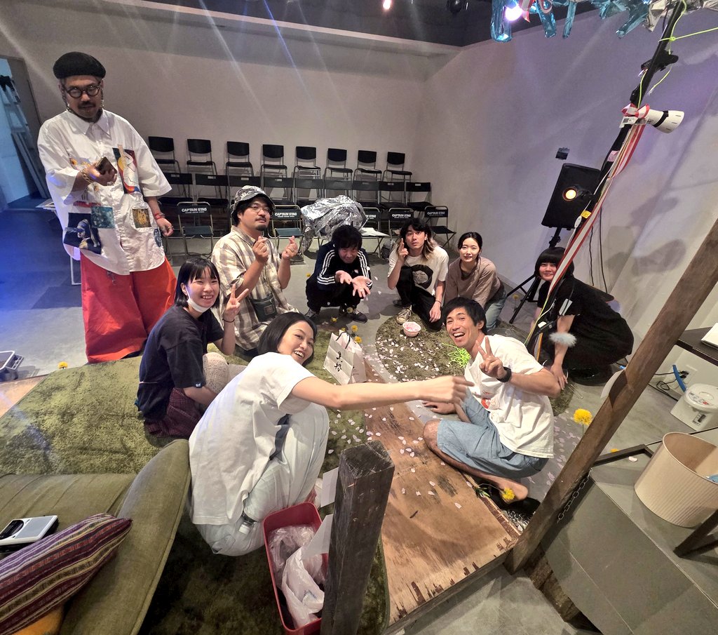 naitouuki's tweet photo. 『春が来る』
皆さま！今日もご来場ありがとうございました。たくさんの感想も嬉しく読んでいます！！

明日で終わってしまうのですがまだお席ありまして。良かったらぜひ来てください。あまり期待せずに来てください！！！ハードルが上がる程怖いものはない…！😭よろしくお願いします！ https://t.co/XB73Nj0KKY
