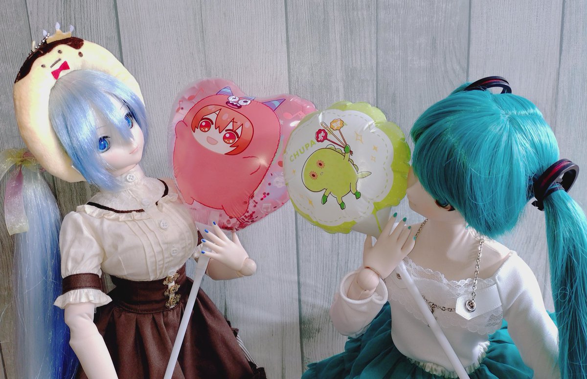 totsu_san's tweet photo. 遅ればせながら、アイナナエキスポお疲れ様でした！とても楽しかったです。もふは意味わからんくらい可愛かった…
ランダムは何も入手しなかったので交換はありませんでした。ぬいカチューシャとバルーンは帰宅後ミクさんに持ってもらっています。可愛くて帰宅後も満足です。 https://t.co/WQmjB1VPzJ