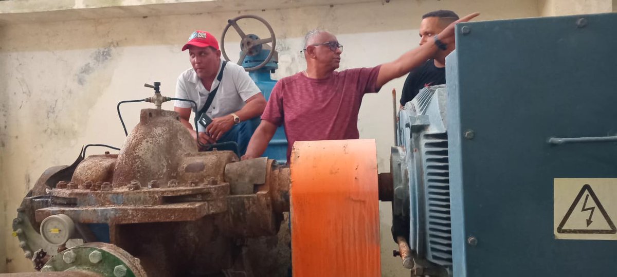 eaagtm's tweet photo. Para garantizar el abasto de  agua en Niceto Pérez se ponen en la mesa dos variantes  operacionales,  en el terreno ya se encuentran diseñando las mismas  el Delegado de  Recursos Hidráulicos, Director General, Adjunto y de Ingeniería de la Empresa. #EAAGuantánamo. #AySCuba.#INRH https://t.co/LsTnmoTgjD
