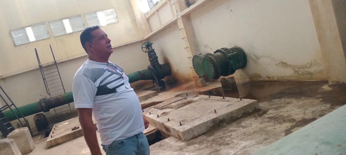 eaagtm's tweet photo. Para garantizar el abasto de  agua en Niceto Pérez se ponen en la mesa dos variantes  operacionales,  en el terreno ya se encuentran diseñando las mismas  el Delegado de  Recursos Hidráulicos, Director General, Adjunto y de Ingeniería de la Empresa. #EAAGuantánamo. #AySCuba.#INRH https://t.co/LsTnmoTgjD