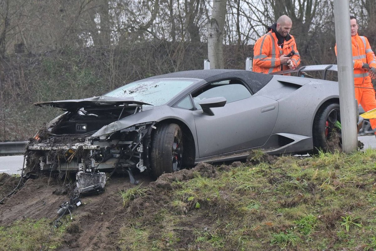 chrisk6601's tweet photo. @HanshansonNL @guidetski Lijkt verdomd veel op die van wesley adema. Ik dacht dat hij in Engeland gecrasht was en opgepakt. Niet in nederland https://t.co/0fiCHj17Kz