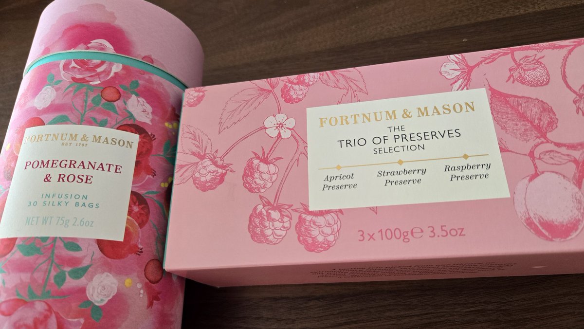AntonioPanda10's tweet photo. ちょうどジャムが欲しいと思ってたとこだったの
てんきゅー🎁
 #FortnumandMason https://t.co/vLRds3lTdZ