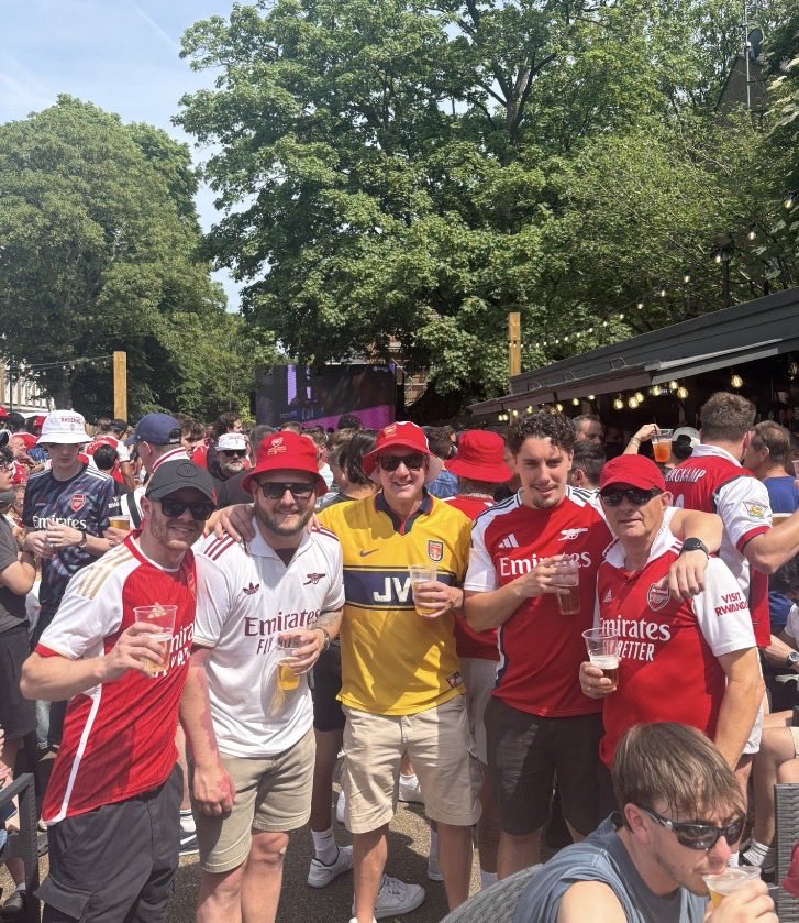 clockendben30's tweet photo. Sadly not Budapest but N5 it is what scenes! Were gunner do it! uTA 🔴⚪️🏆 https://t.co/naWAoI9lwt