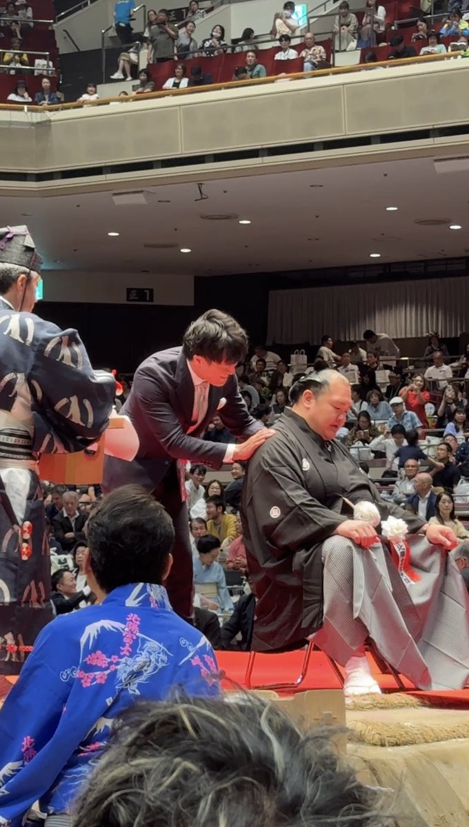 acantareTJ0525's tweet photo. 在団時からお世話になっていた
劇団四季大好き力士こと、北勝富士関。

今日はその引退相撲
並びに年寄大山襲名披露大相撲にお招きいただき、
断髪式では鋏を入れさせていただきました。

北勝富士関らしい、
想いと心配りがたくさん詰まった、
とても素敵な式でした。

関取！本当にお疲れ様でした！
そして大山襲名、誠におめでとうございます！