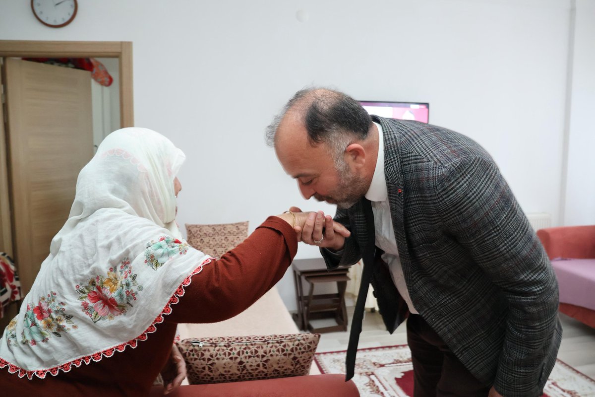 cankiriash's tweet photo. Mübarek Kurban Bayramı vesilesiyle İl Müdürümüz Sn. Abdulhaluk LONGA, Aziz Şehidimiz Süleyman İLKÜL’ün kıymetli eşi Fatma İLKÜL’ü evinde ziyaret ederek bayramını kutladı. 

Bu vesileyle tüm şehitlerimize Allah’tan rahmet, kahraman gazilerimize ise sağlıkla nice bayramlar diliyoruz.🇹🇷