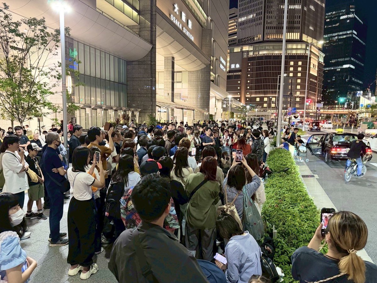 WHITEBOX123's tweet photo. 【大感謝✨】

路上ライブ大阪
ありがとうございました‼️
過去一人が集まっていただけて
本当に嬉しかったです！
後ろの人聞こえづらくて
すみませんでした😭
またお会いできるのを
楽しみにしています‼️

#WHITEBOX #りおとあか https://t.co/VhTngwuRkB