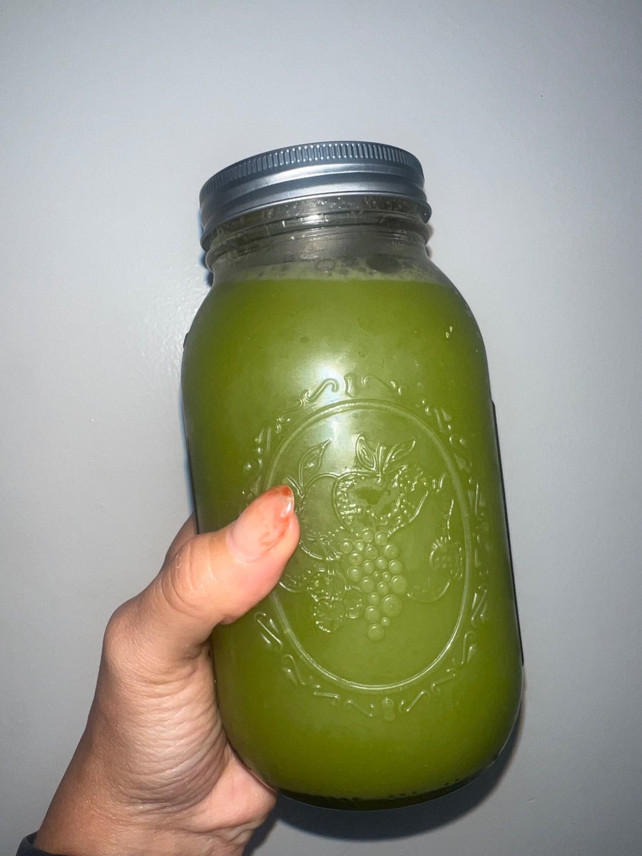 LuminousLindaa's tweet photo. got back to juicing last night and my juicer broke smh 😔 https://t.co/lSW1iDnIYM