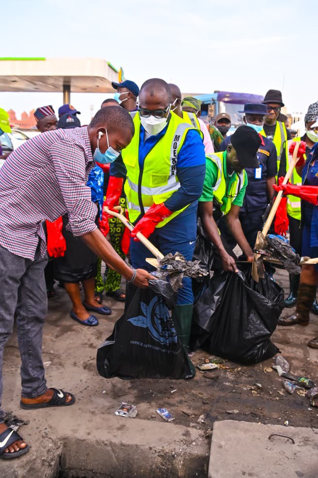 LagosHOS's tweet photo. HOS LEADS MONITORING OF MAY ENVIRONMENTAL SANITATION EXERCISE IN APAPA LOCAL GOVERNMENT AREA

Lagos State Head of Service, Mr. Bode Agoro, on Saturday, 30th May 2026, led a delegation to monitor the May edition of the Monthly Environmental Sanitation Exercise https://t.co/HC8bExryjc