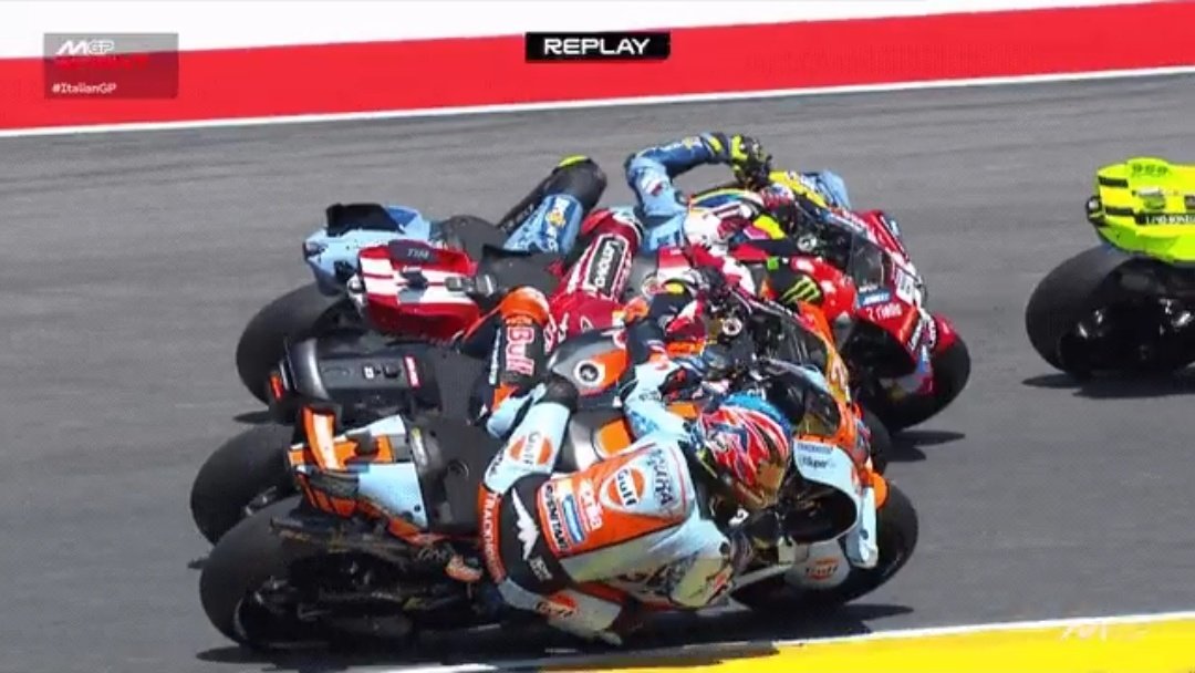 nocontextmotogp's tweet photo. https://t.co/J2kNyui6Rd