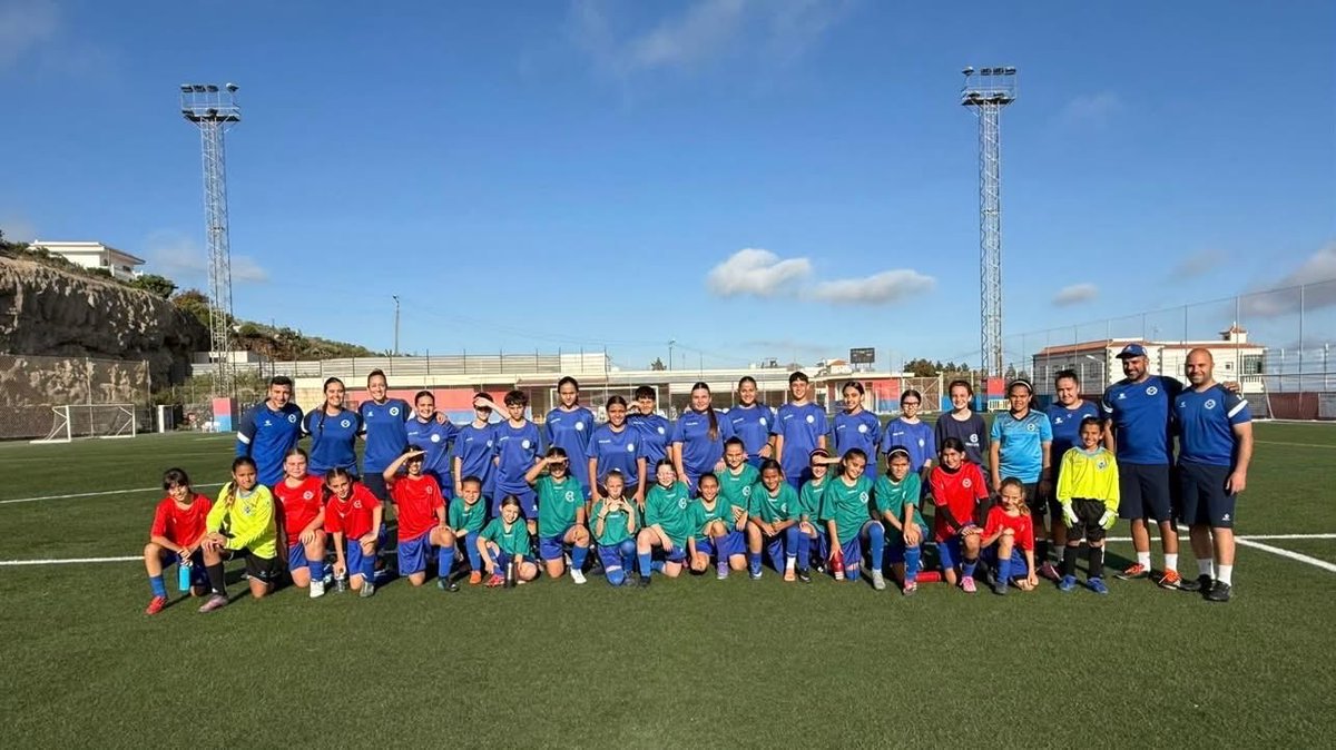 FIFTenerife's tweet photo. ✔️ | El Programa Talento Femenino desarrolla su jornada de entrenamientos en el sur de Tenerife

👧 La FIFT reunió a jugadoras Benjamín, Alevín e Infantil para continuar reforzando el fútbol femenino desde la base

➕ℹ https://t.co/MvCgxsphd6

#SomosFIFT | #MásQueUnJuego https://t.co/Lt3csBeYF7