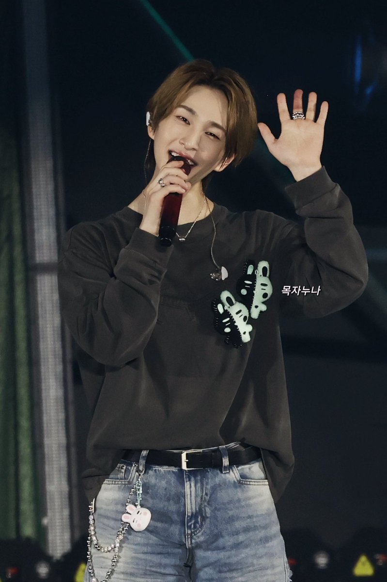 smallwooden's tweet photo. 260530 샤이니 콘서트
#온유 #ONEW #SHINee #オニュ #2026_SHINeeWORLD_VIII_THE_INVERT https://t.co/Aqvo4i8dRW