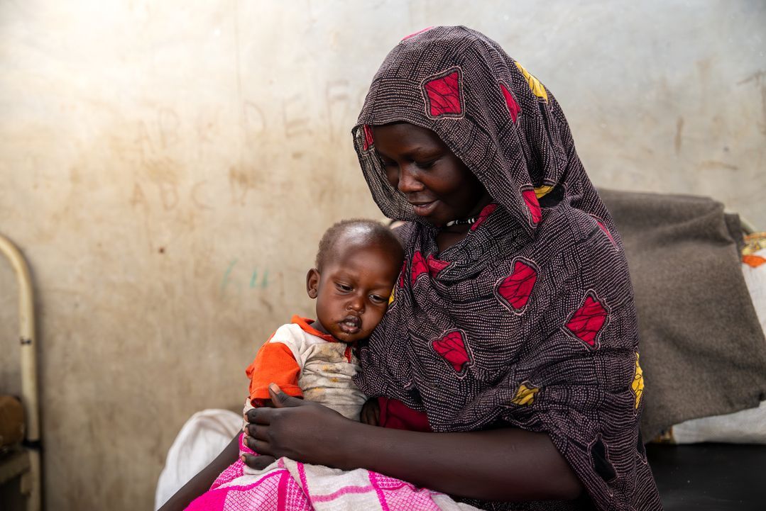 AMHorg's tweet photo. When Imam finally arrived at the MMRTH the children’s ward team moved quickly to help Falgala.
Doctors discovered he was suffering from severe malnutrition and TB.

He was extremely weak and unable to eat properly, so the team placed an NG tube to begin delivering nutrition. https://t.co/AkV5QrjF3F