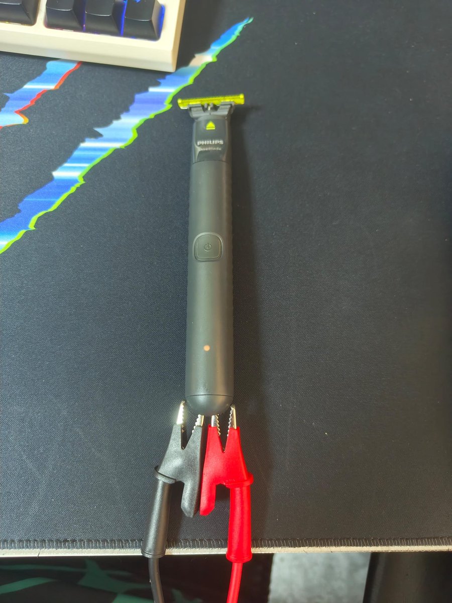 sinezty's tweet photo. philips one blade'in şarj kablosu kaybolursa veya 5v ile şarj etmek isterseniz diye not https://t.co/jaw1sMxHNL