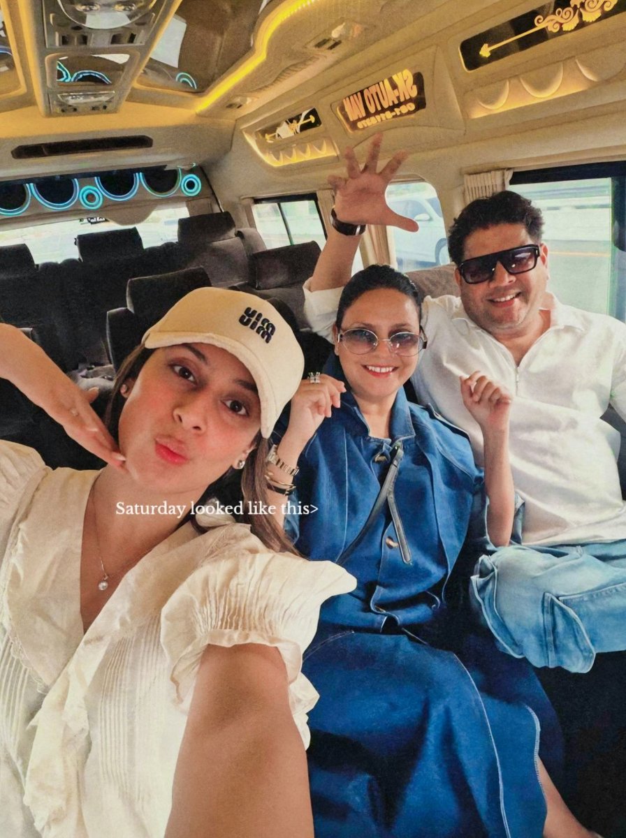 _ishustories's tweet photo. Much needed family time in Bangkok 🤍
#ishamalviya #trending #viral #X https://t.co/6WpGpOzx6K