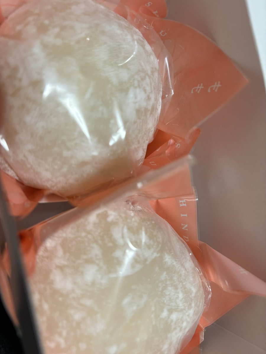 onknmskn's tweet photo. あーん、大好きすぎる……！！
あしたの実家の集いのために大量購入……！わたしらだけは🍑 https://t.co/YHP1kOOPSM