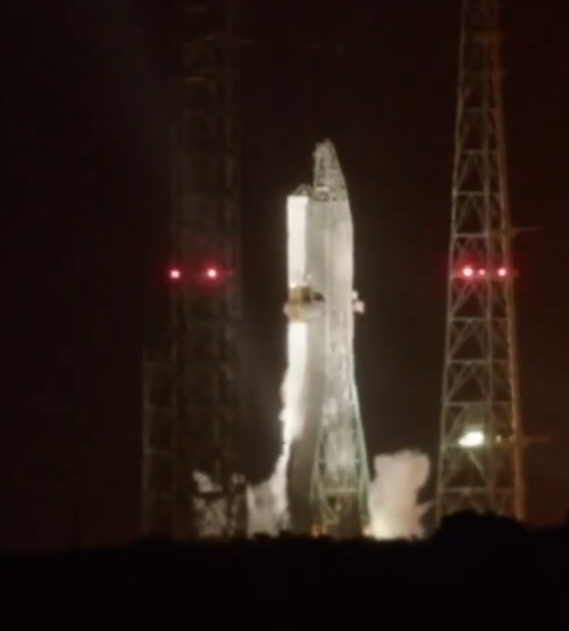 BingoBoca's tweet photo. @notfishlips @SciGuySpace Here's a better view, from the SFN stream, you can clearly see the brown interstage and the second stage above. It's the fairing that makes it go past the TE. https://t.co/bH3vLZNZlu