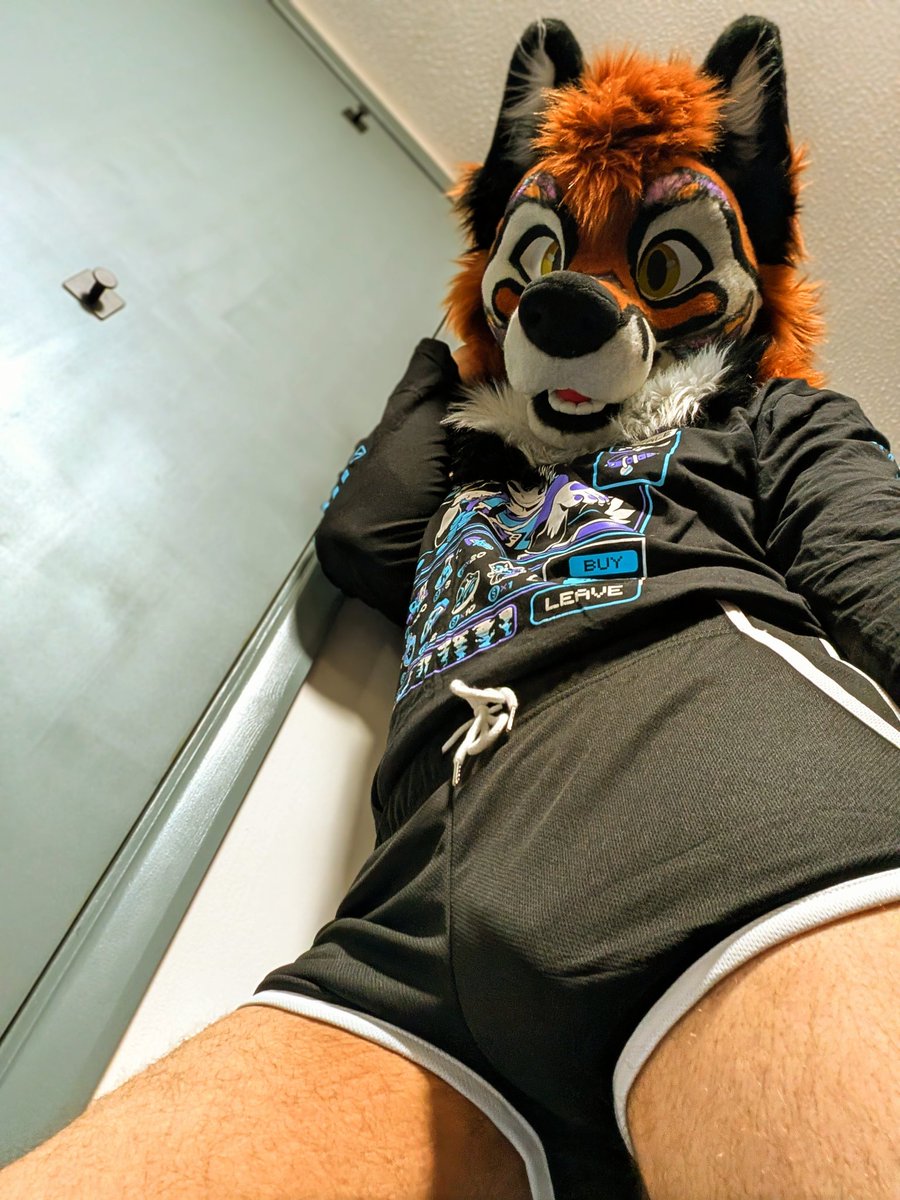 bigredfolf's tweet photo. How about the lover angle shot https://t.co/Dc3QV88LNA