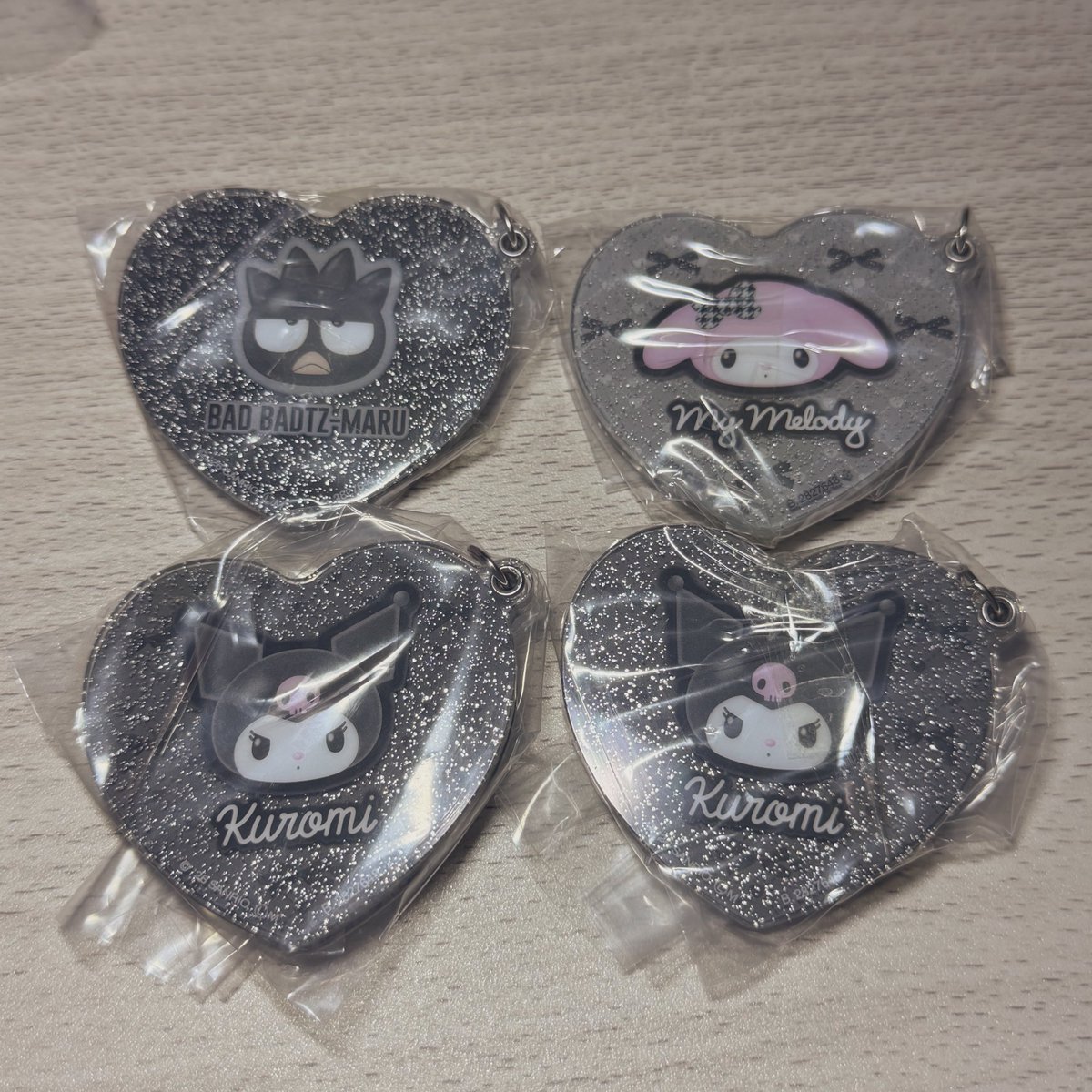 myskO711's tweet photo. 【譲渡】サンリオキャラクターズ モノトーンスライドミラーコレクション ガチャガチャ

譲：バツ丸×1｜マイメロ×1｜クロミ×2

求：定価＋送料(¥100)

★郵送のみ
お気軽にお声掛けください https://t.co/6IuR71Eykn