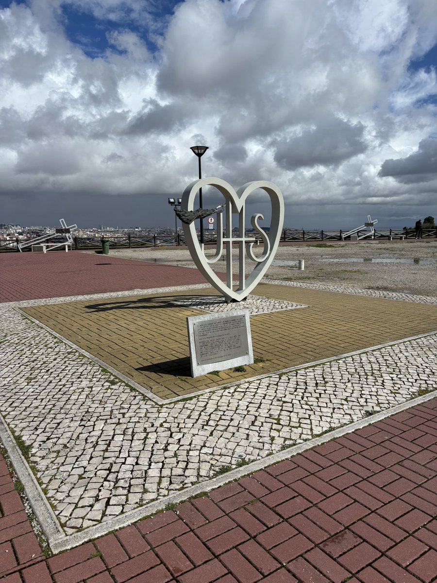 CatholicRev12's tweet photo. Iesus Hominum Salvator 

Jesus, Savior of Humankind.

Photo from the Cristo Rei Sanctuary in Lisbon, Portugal 🇵🇹

#Catholic #CatholicTwitter #CatholicX #CatholicFaith #GoToMass #PrayTheRosary #Pentecost #Christian #Christianity #Catholicism https://t.co/vrjurigTDh