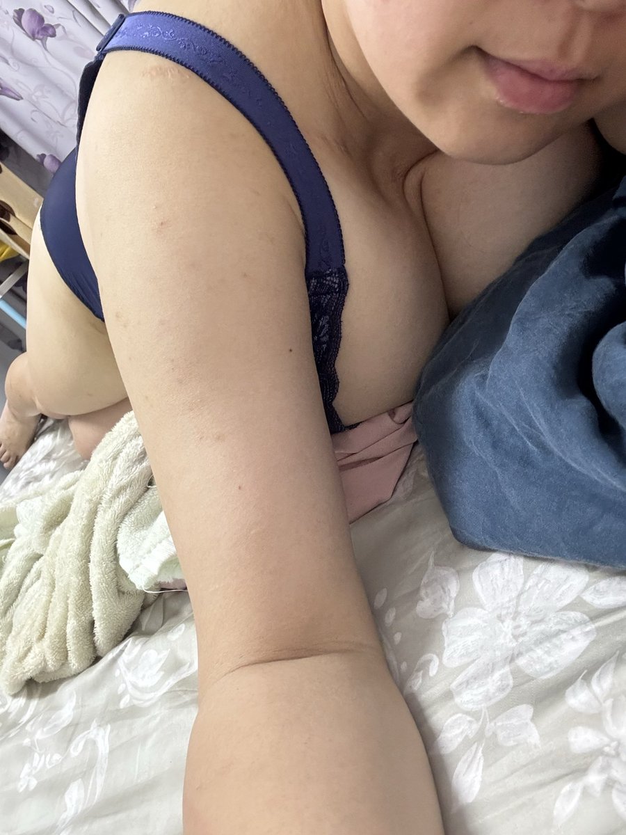 ella004261's tweet photo. 好熱啊
好想裸睡呀 https://t.co/A5jrn6G0IH