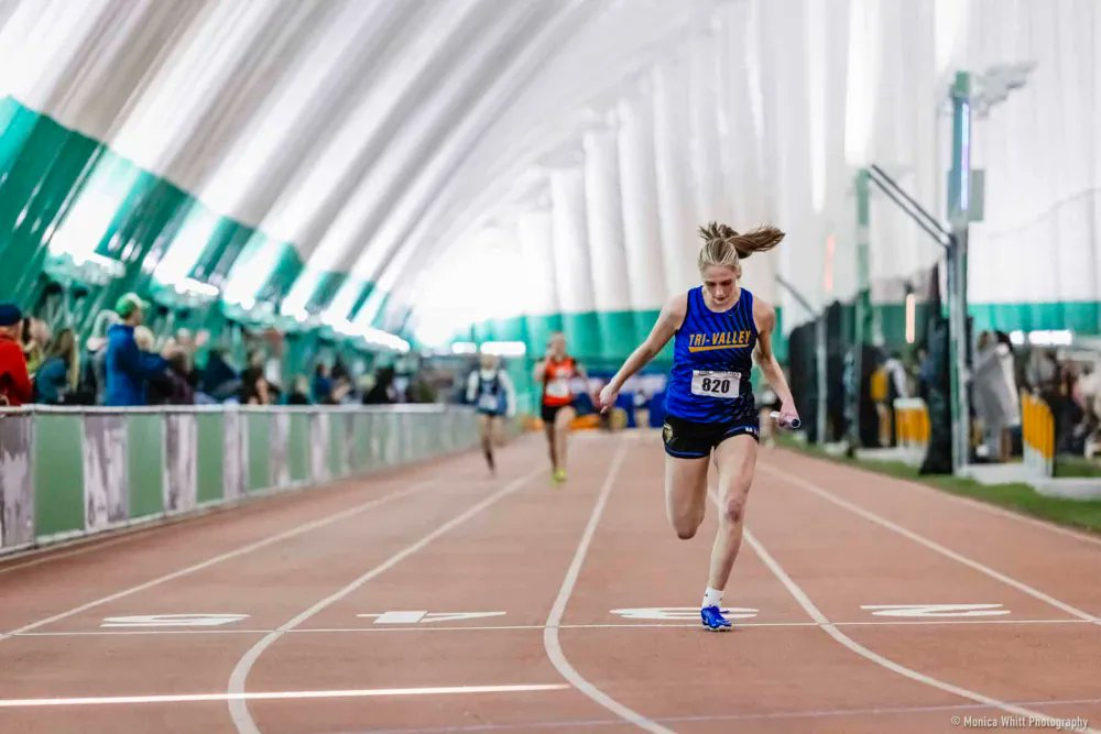 AKSportsReport's tweet photo. Eddington edges state record in 300-meter hurdle prelims https://t.co/0HNOF8hw5K https://t.co/3Wc5aZJIix