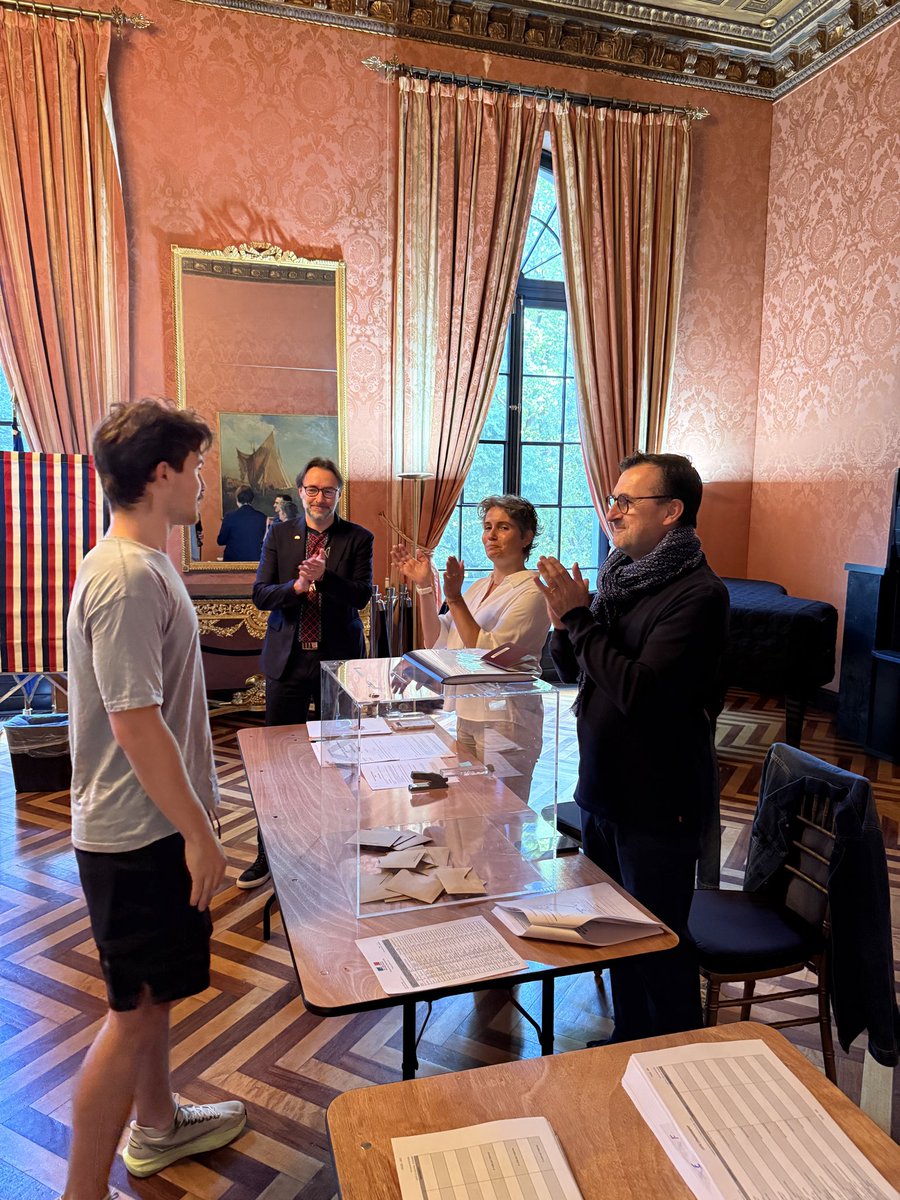franceinnyc's tweet photo. 📢 Nos 3 bureaux de vote pour l’élection des Conseillers des Français de l’étranger sont ouverts jusqu’à 18h !

Merci à toutes les personnes mobilisées pour accompagner nos compatriotes dans cet exercice démocratique essentiel. 🇫🇷✨ https://t.co/3jNzx3ylAM