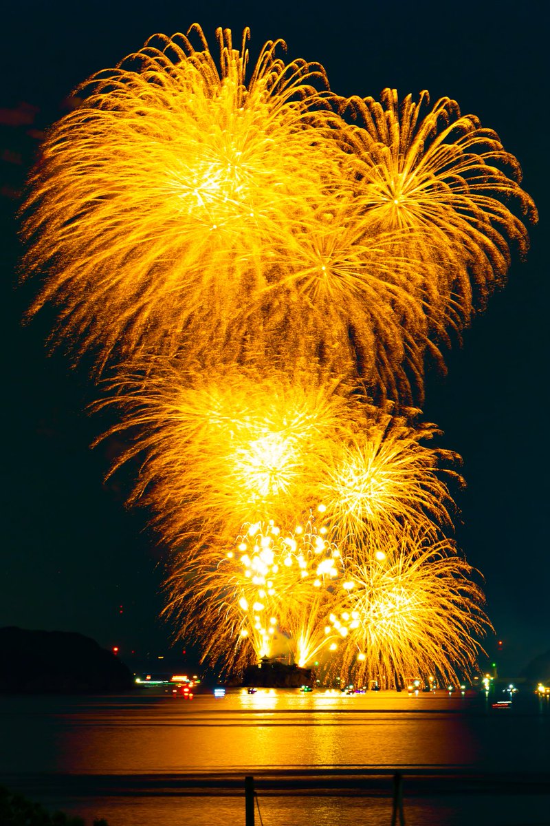 jinandaa's tweet photo. 鞆の浦弁天島花火大会を遠くから撮りました。
#鞆の浦弁天島花火大会 #福山市 https://t.co/10tKRGwLR5