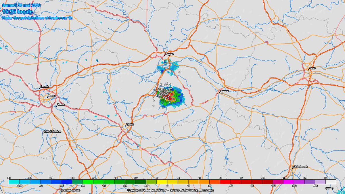 Aigle_e's tweet photo. ⛈️Début de convection à l'est de Nantes : une première cellule orageuse active a éclaté à proximité d'Angers, signant le début d'une dégradation orageuse prévue pour se généraliser dans les prochaines heures #orages https://t.co/2pXUCyXxIW