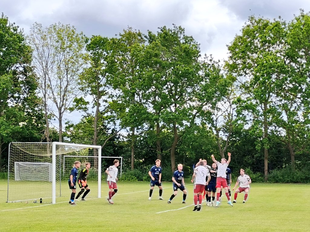 micpetersen's tweet photo. Summer, staggered kick offs and football frenzy near Copenhagen. Superb set-up for a small club, benches, tables, tap beer and BBQ. The visitors may be named after an English club, but facts are lost in the mist of time.

Serie 2 (DK level 8)
Ishøj-Torslunde v Orient 2-1, att 102 https://t.co/8xL9lgdbfc