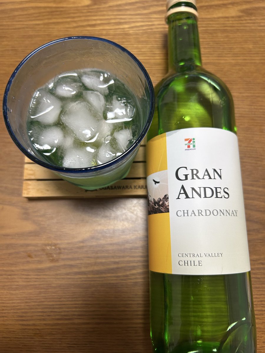 sinjiko's tweet photo. 嫁さんと深夜のコンビニお散歩デート
安くてもいいんだよ
一緒に楽しく飲めりゃ
#ツイッター晩酌部 https://t.co/TBJKI5Fp7Z