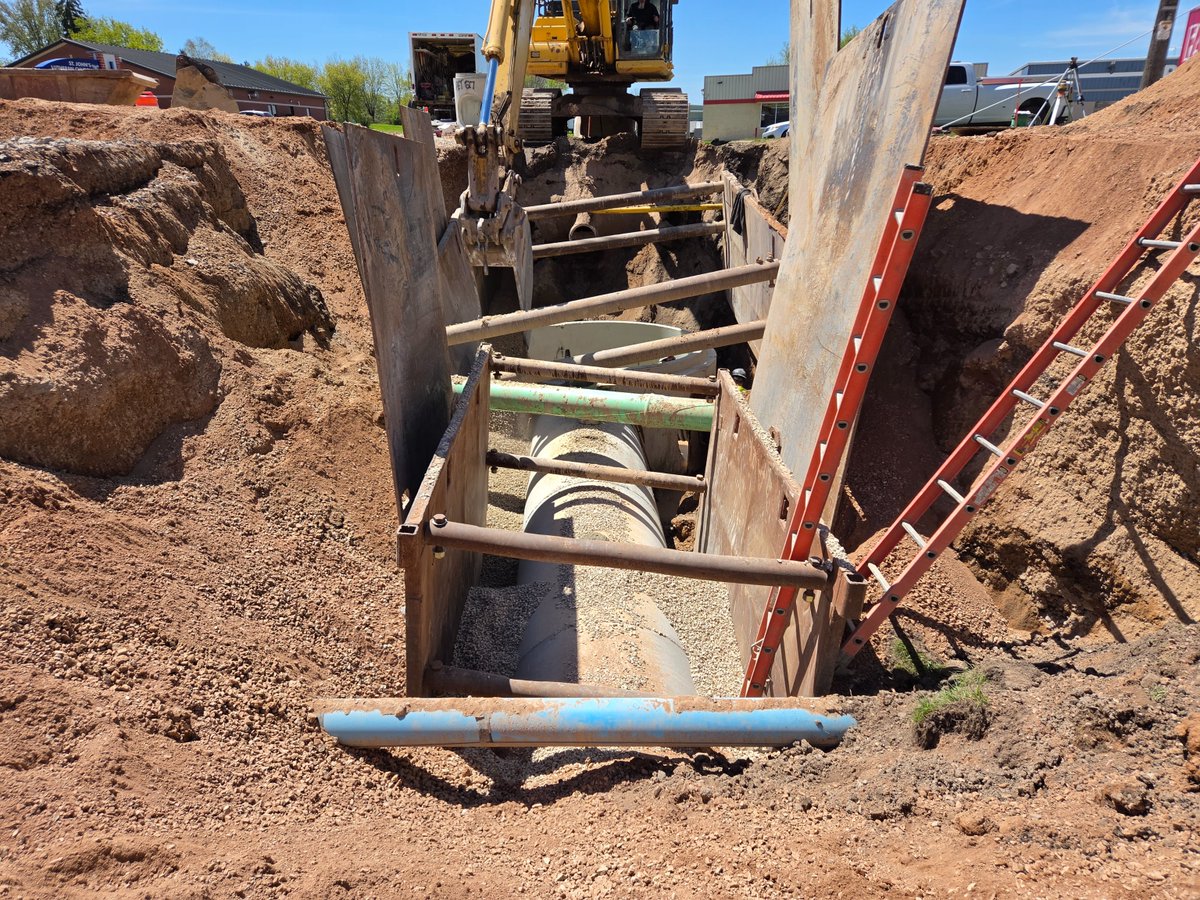 WisconsinDOT's tweet photo. A reconstruction project on WIS 22 in Gillett is underway to improve safety. Crews are installing new pavement, sidewalks, curb and gutter, and storm sewers along the one mile stretch of WIS 22. Construction is expected to finish in October. https://t.co/cxACRdpNhN #WorkingForYou https://t.co/cFTjUZu3yO
