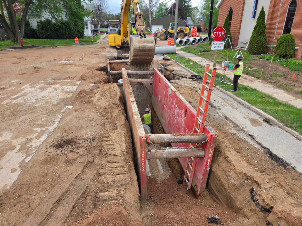 WisconsinDOT's tweet photo. A reconstruction project on WIS 22 in Gillett is underway to improve safety. Crews are installing new pavement, sidewalks, curb and gutter, and storm sewers along the one mile stretch of WIS 22. Construction is expected to finish in October. https://t.co/cxACRdpNhN #WorkingForYou https://t.co/cFTjUZu3yO