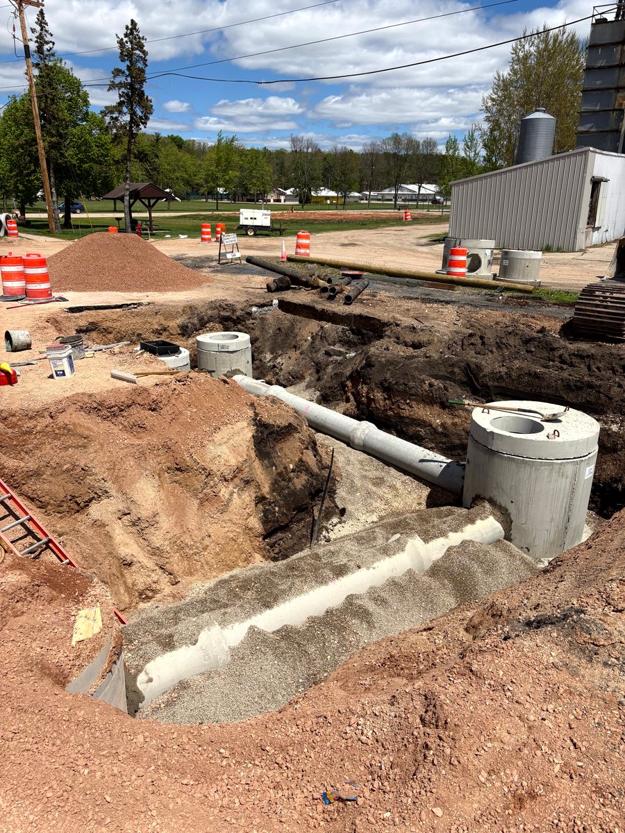 WisconsinDOT's tweet photo. A reconstruction project on WIS 22 in Gillett is underway to improve safety. Crews are installing new pavement, sidewalks, curb and gutter, and storm sewers along the one mile stretch of WIS 22. Construction is expected to finish in October. https://t.co/cxACRdpNhN #WorkingForYou https://t.co/cFTjUZu3yO