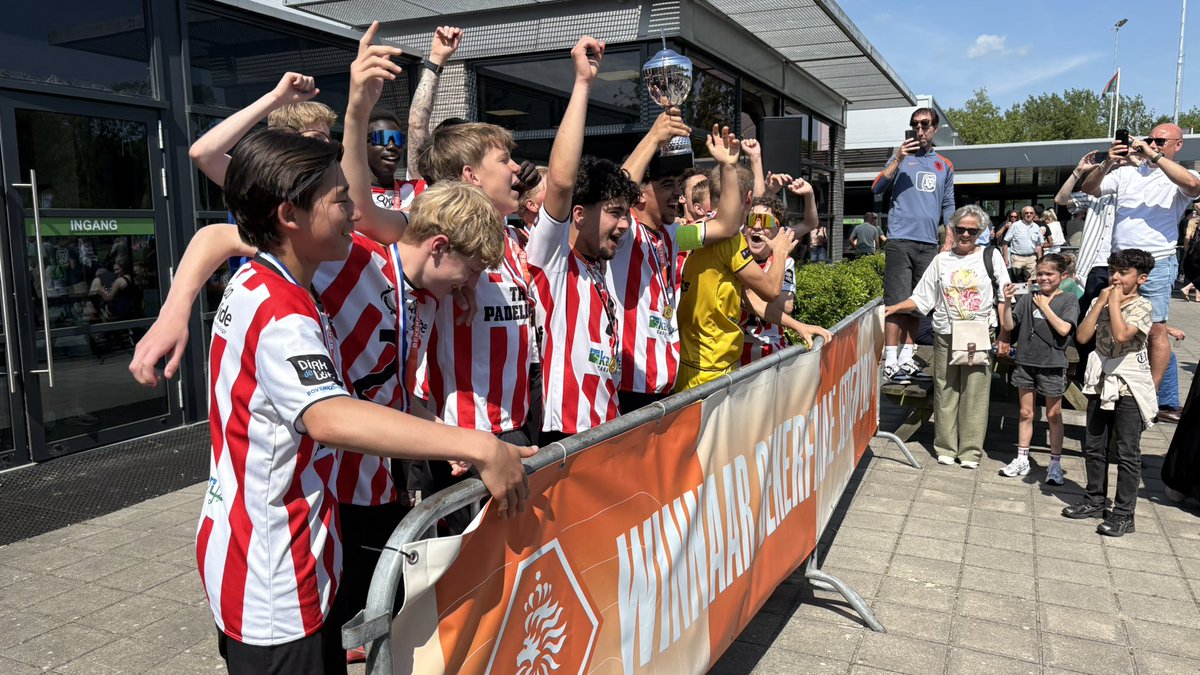 fcAalsmeer's tweet photo. Wát een @KNVB -bekerfinaledag bij FC Aalsmeer! Een kleine sfeerimpressie: https://t.co/AMfkqYUTtf